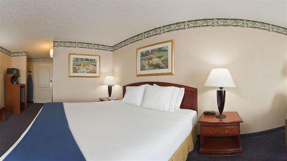 Holiday Inn Express Hotel & Suites Reading By Ihg Bagian luar foto