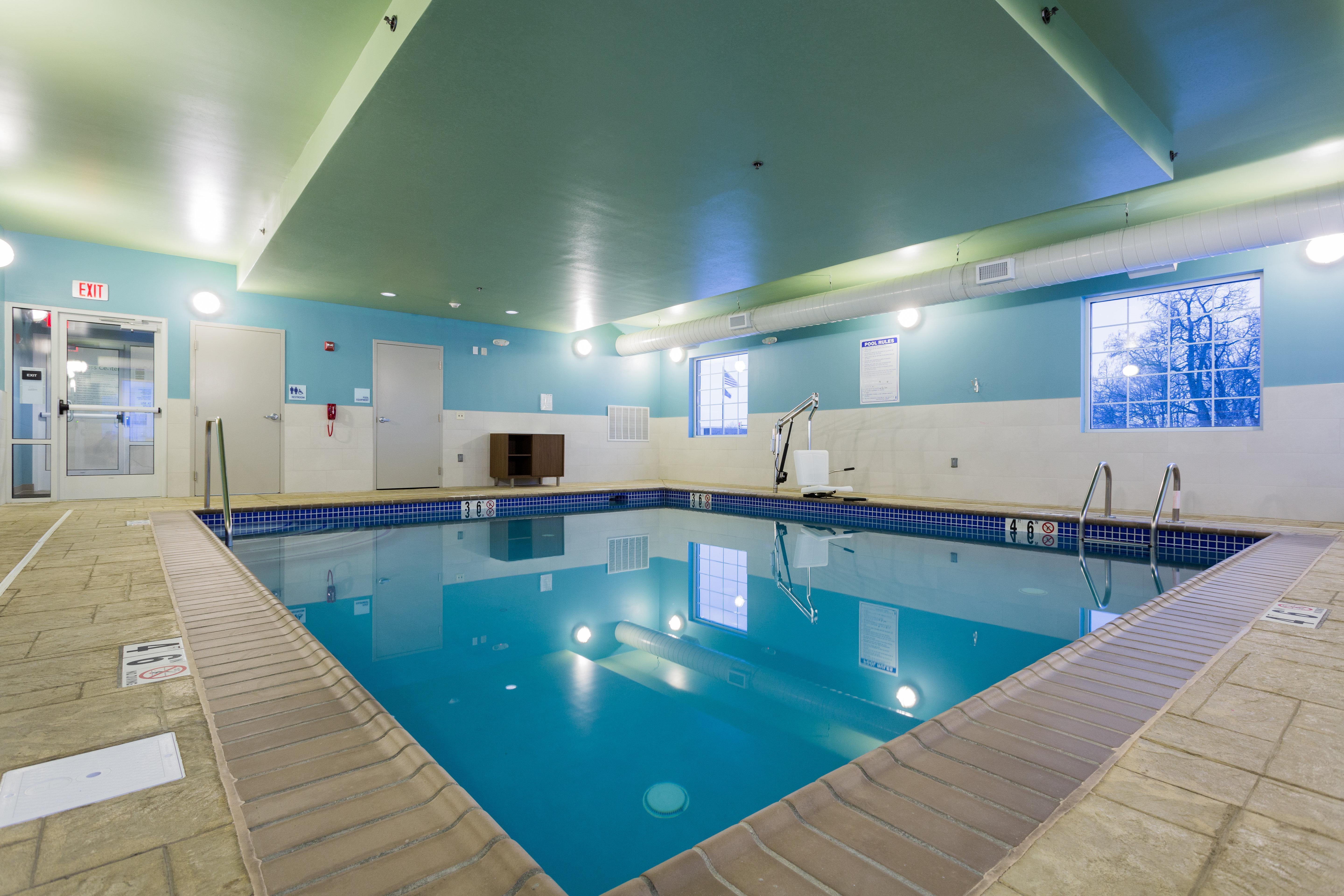 Holiday Inn Express Hotel & Suites Reading By Ihg Bagian luar foto