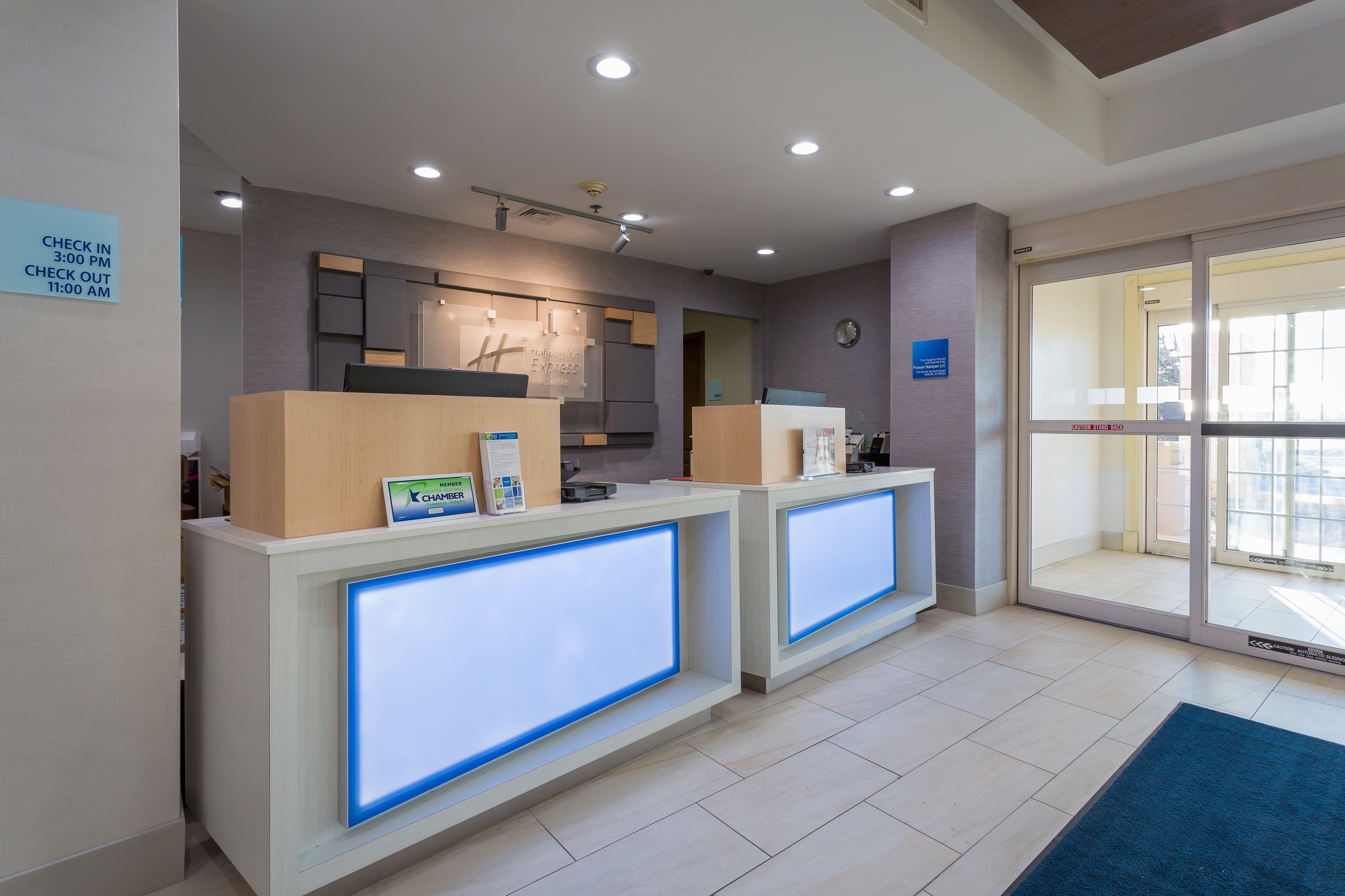 Holiday Inn Express Hotel & Suites Reading By Ihg Bagian luar foto