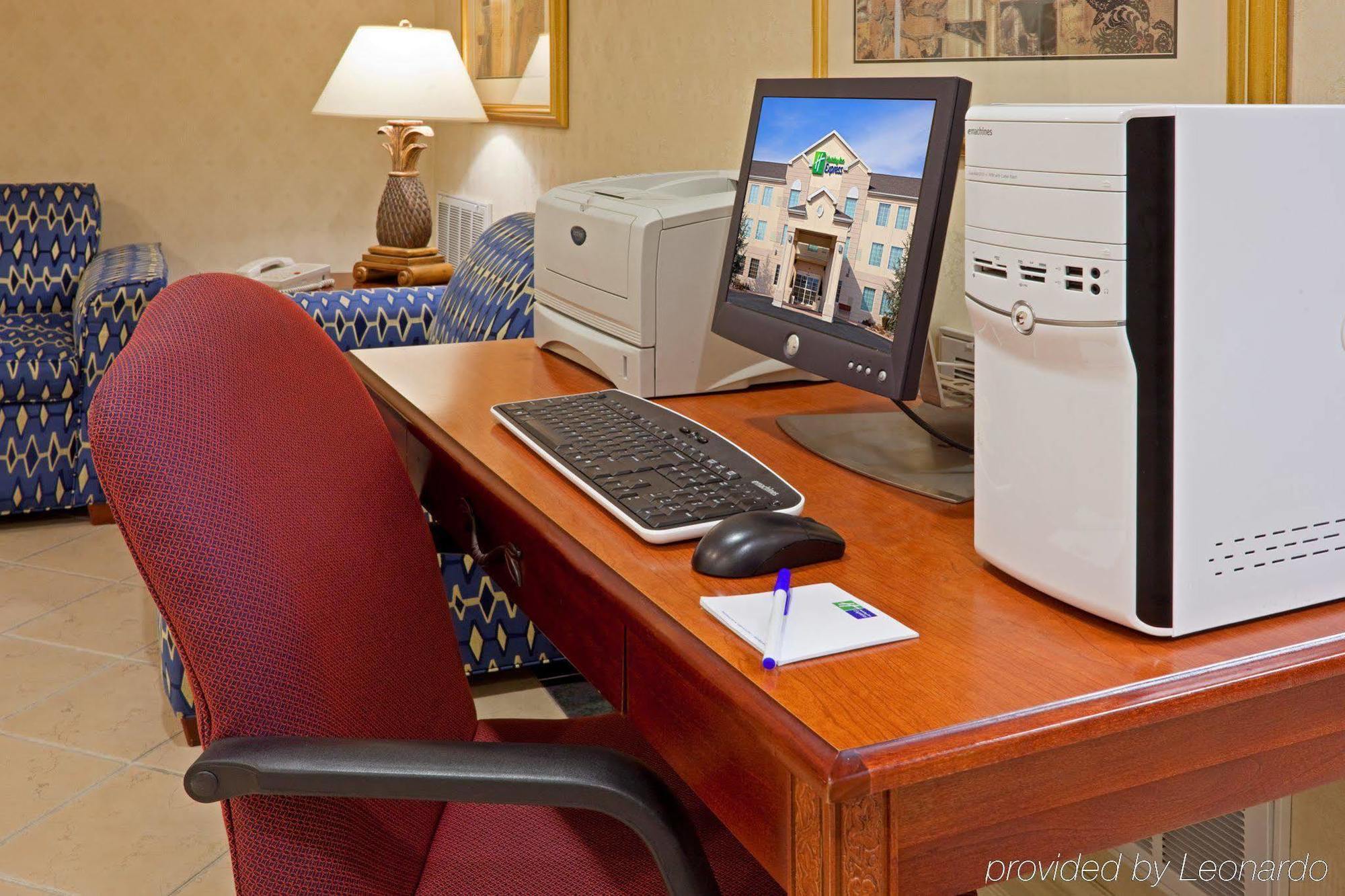 Holiday Inn Express Hotel & Suites Reading By Ihg Bagian luar foto