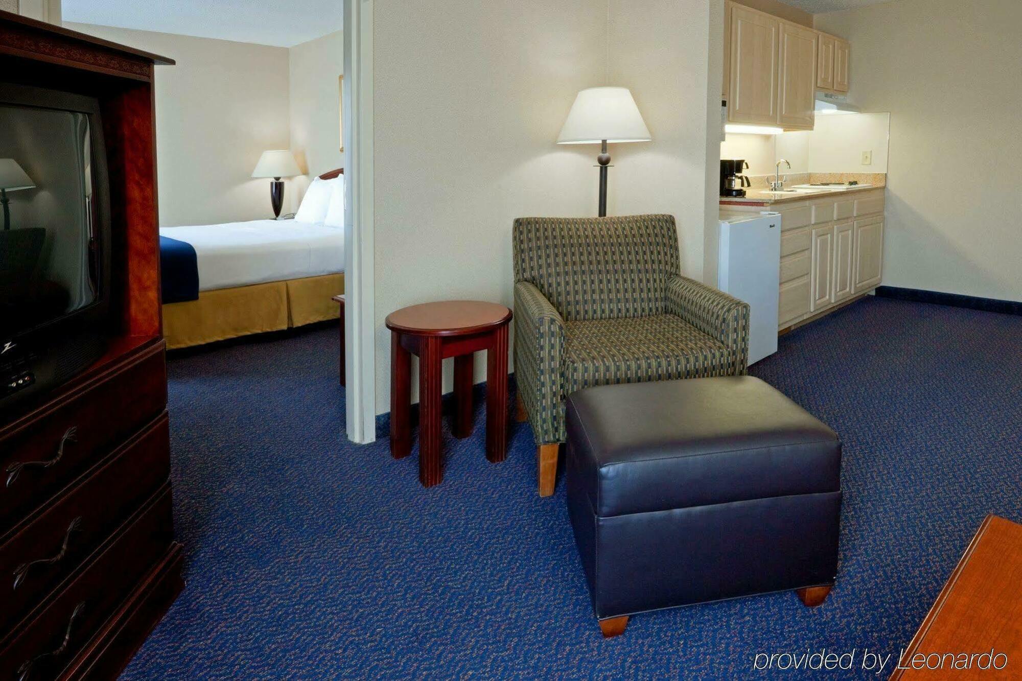 Holiday Inn Express Hotel & Suites Reading By Ihg Bagian luar foto