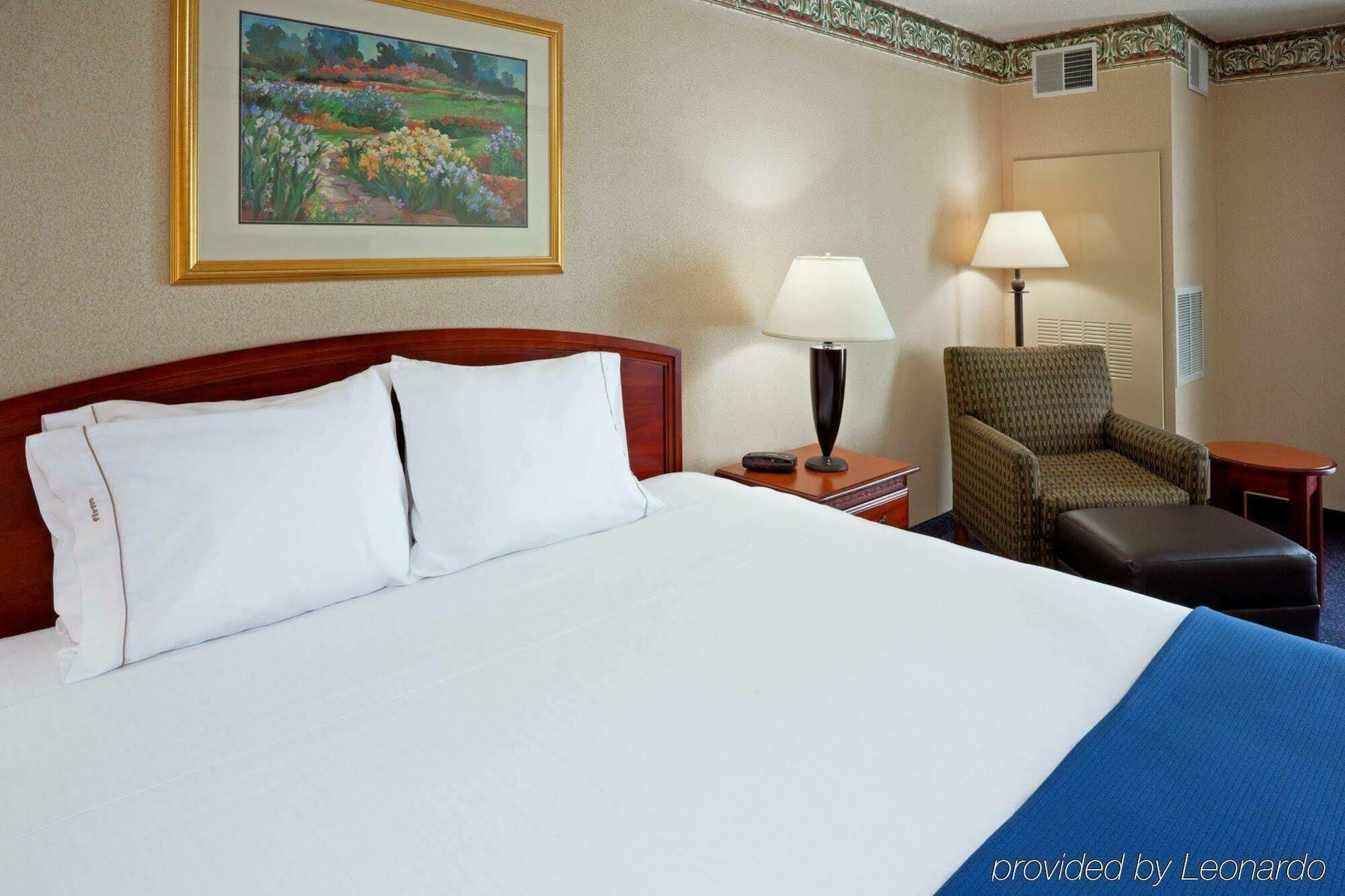 Holiday Inn Express Hotel & Suites Reading By Ihg Bagian luar foto